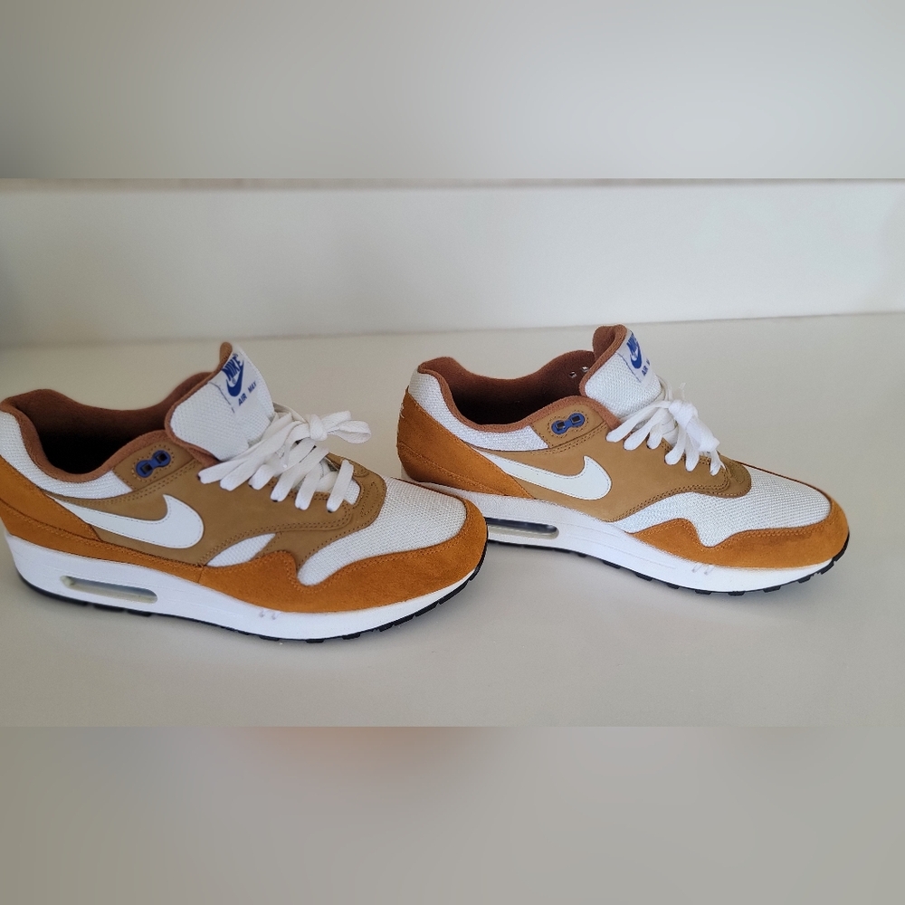 NIKE New in OG BOX 10.5M Air Max 1 Premium Retro Sneakers